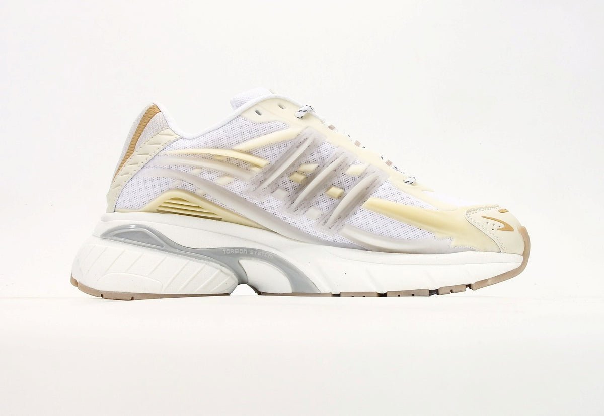 Pharrell Williams x adidas Adistar Jellyfish “Triple White”