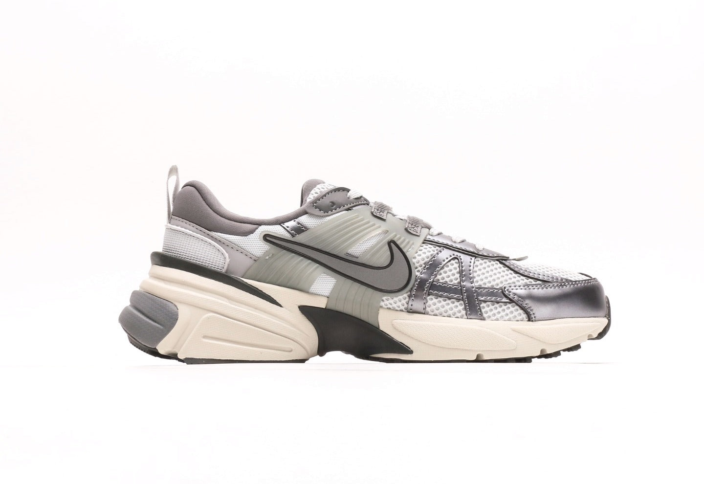 V2K Run "Pure Platinum Metallic Cool Grey"