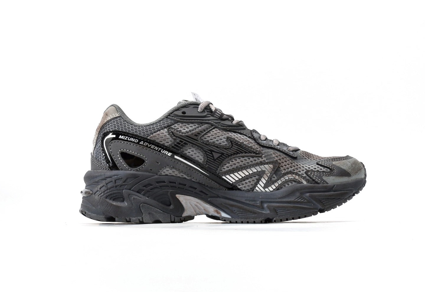 Mizuno Advtuenre Twe x Wandering Earth "Grey Silver"