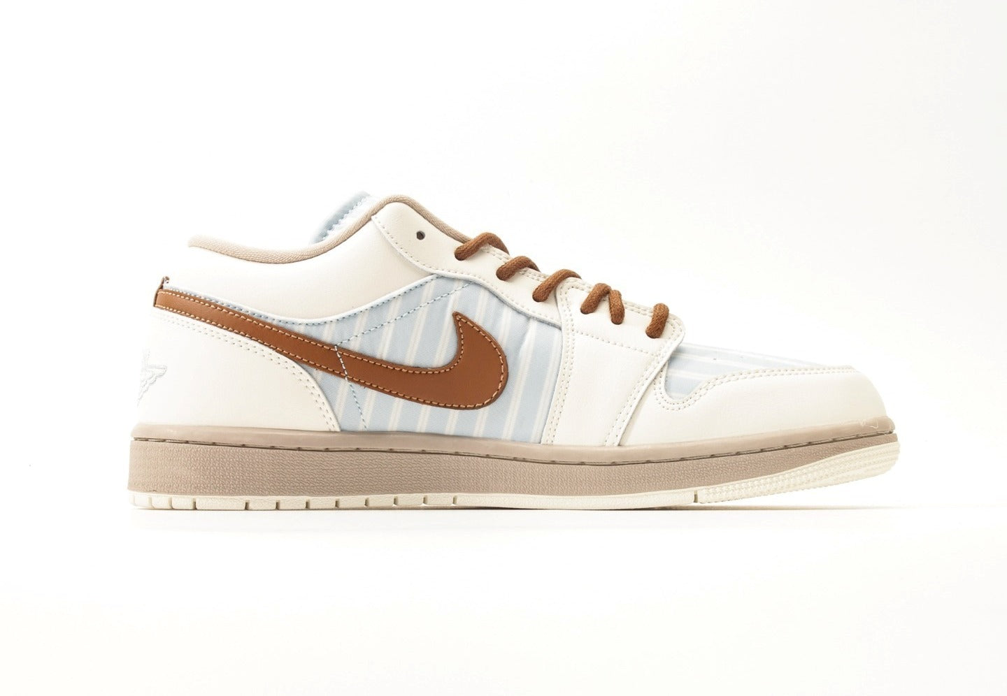 Air Jordan 1 Low SE "Pinstripes"
