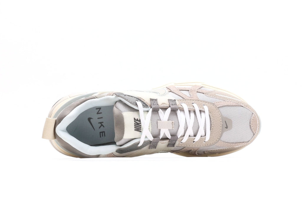 V2K Run "Light Bone Metallic Platinum"
