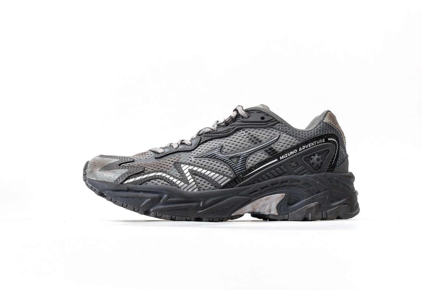 Mizuno Advtuenre Twe x Wandering Earth "Grey Silver"