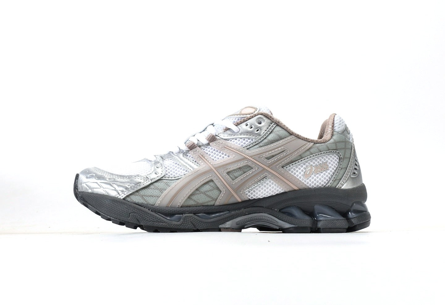 Gel-Nimbus 10.1 Kith White Morganite