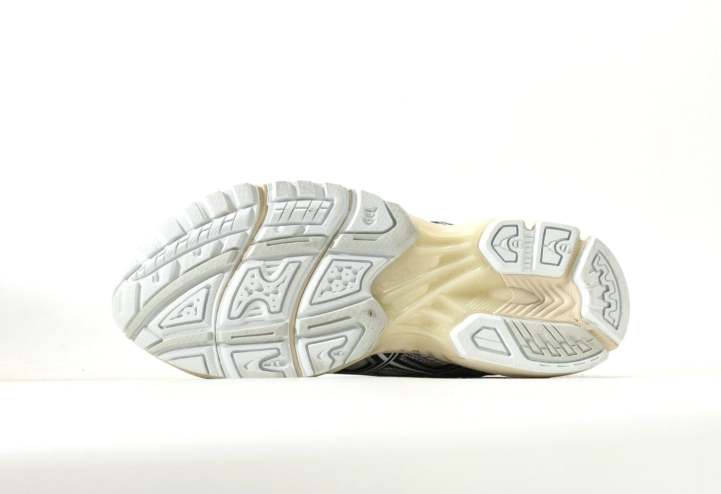 GEL Nimbus 10.1 "White Silver"