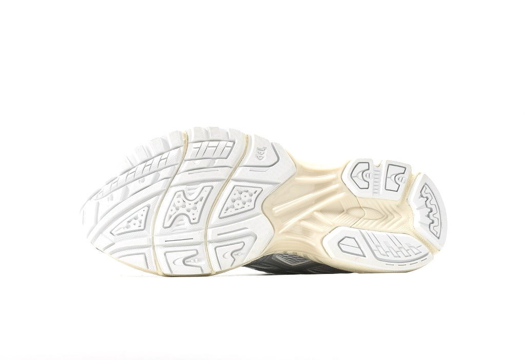 MIN-NANO x Gel-Nimbus 10.1 White/ Sheet Rock
