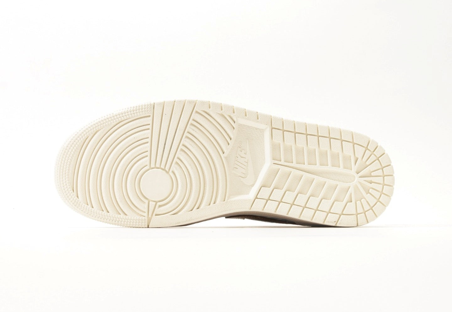 Air Jordan 1 Low SE "Pinstripes"