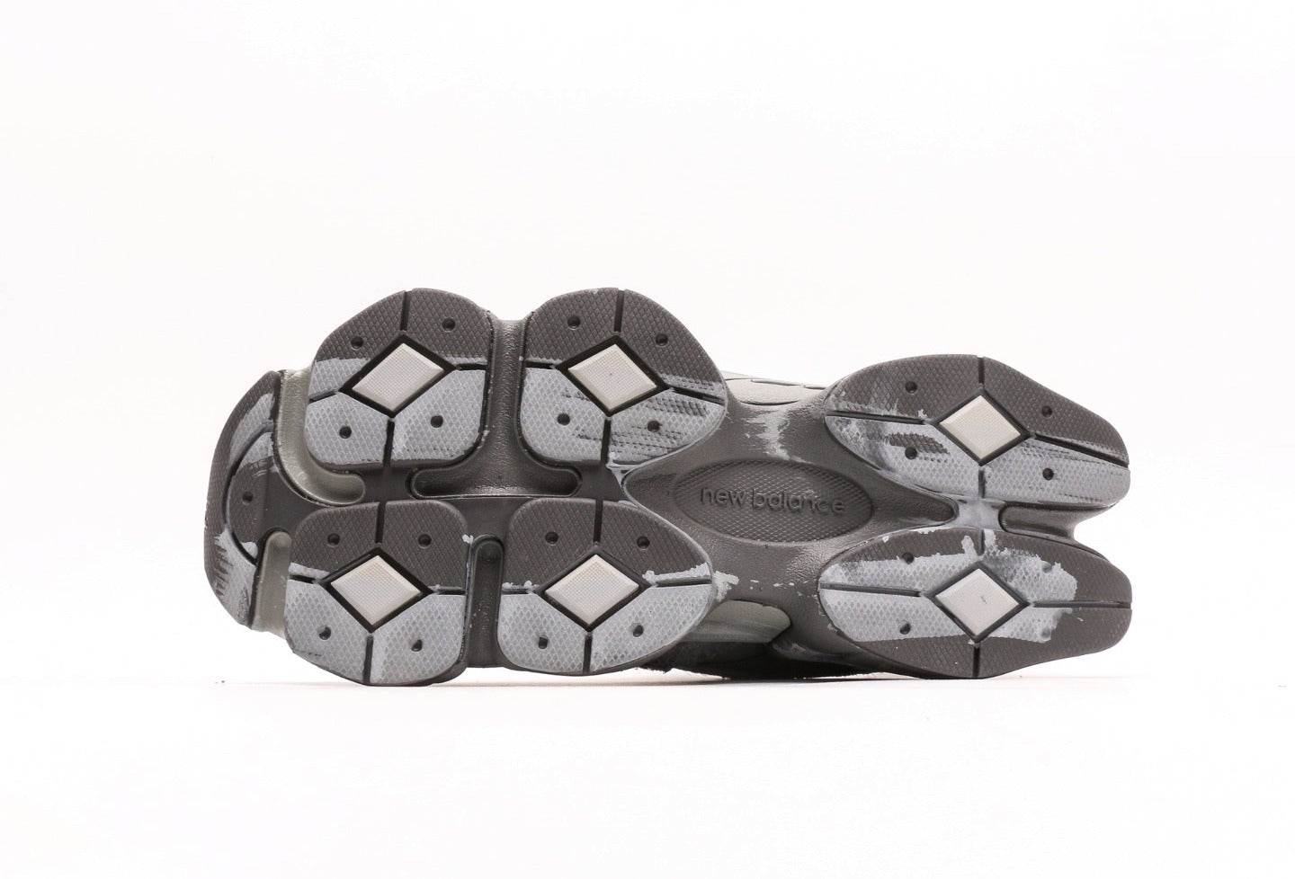 New Balance 9060 Magnet