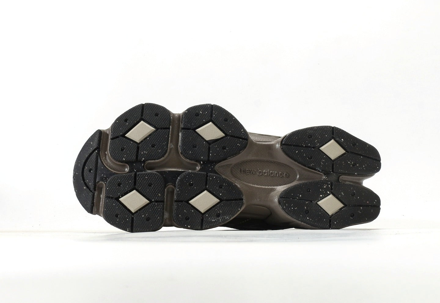 New Balance 9060 Mono Cortado Brown