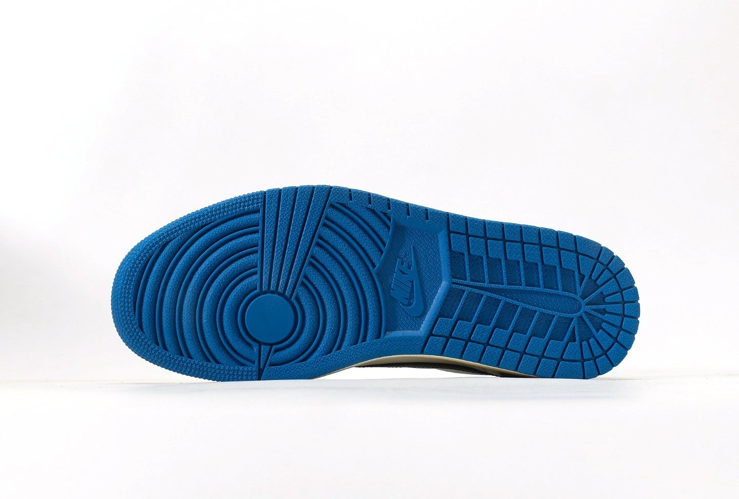 Travis Scott x Air Jordan 1 Low OG SP Fragment Design