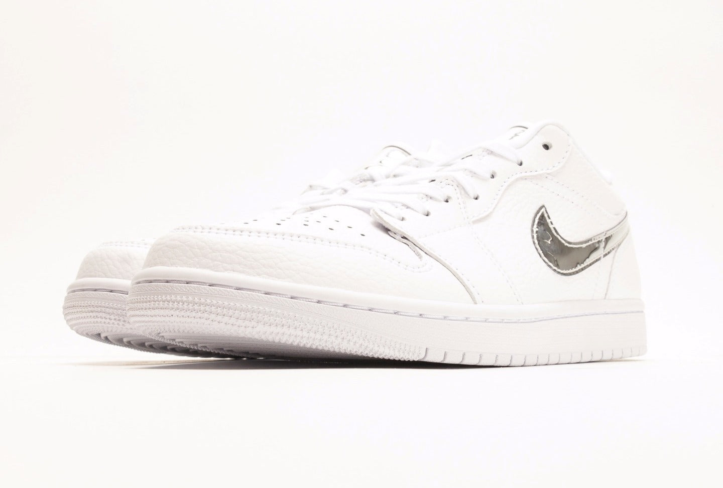 Air Jordan 1 Low SE White Metallic Silver