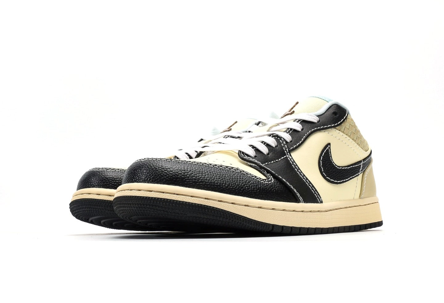 Air Jordan 1 Low SE "Coconut Milk Black"