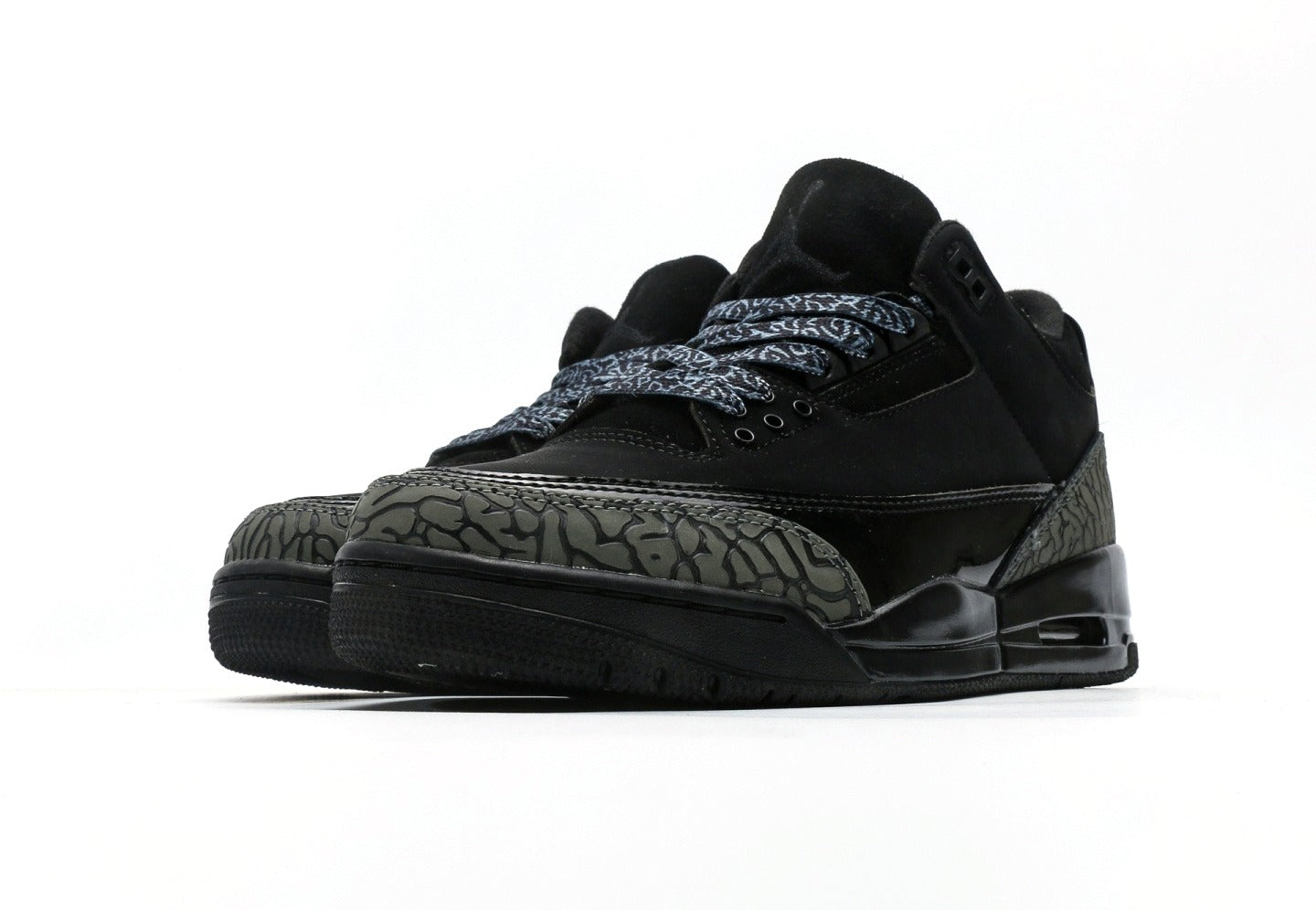 Air Jordan 3 Retro "Black Cat"