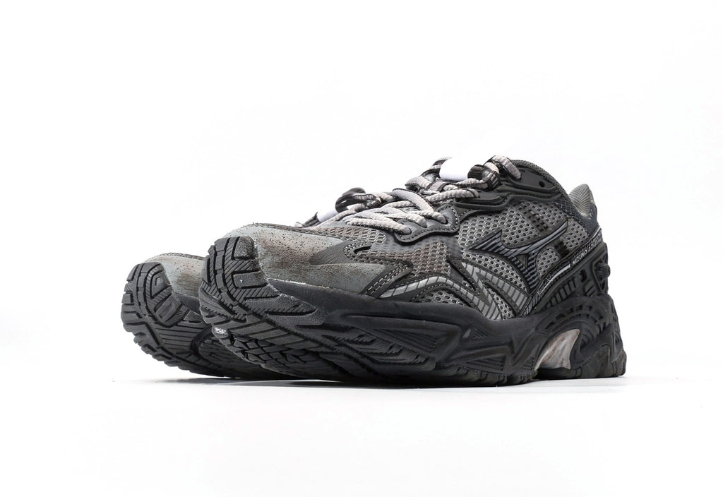 Mizuno Advtuenre Twe x Wandering Earth "Grey Silver"