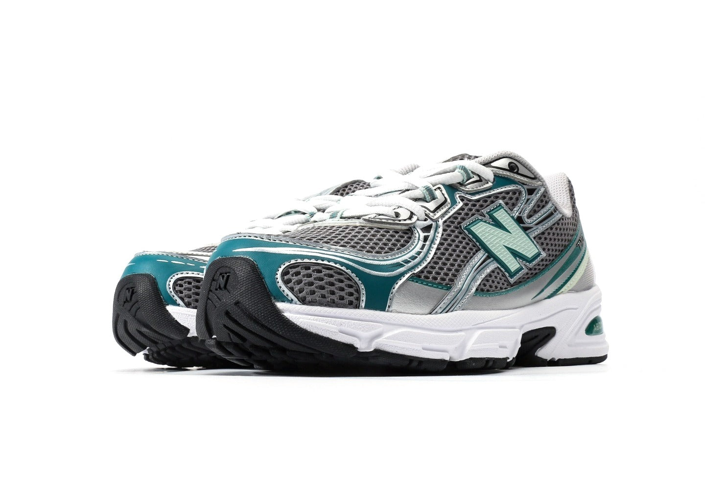 New Balance 740 Silver Metallic New Spruce