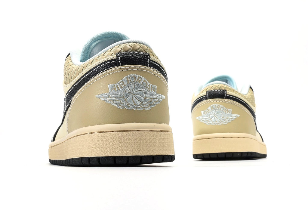 Air Jordan 1 Low SE "Coconut Milk Black"