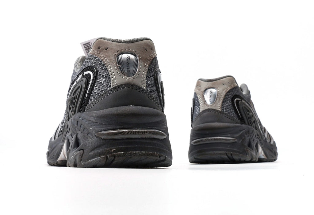 Mizuno Advtuenre Twe x Wandering Earth "Grey Silver"