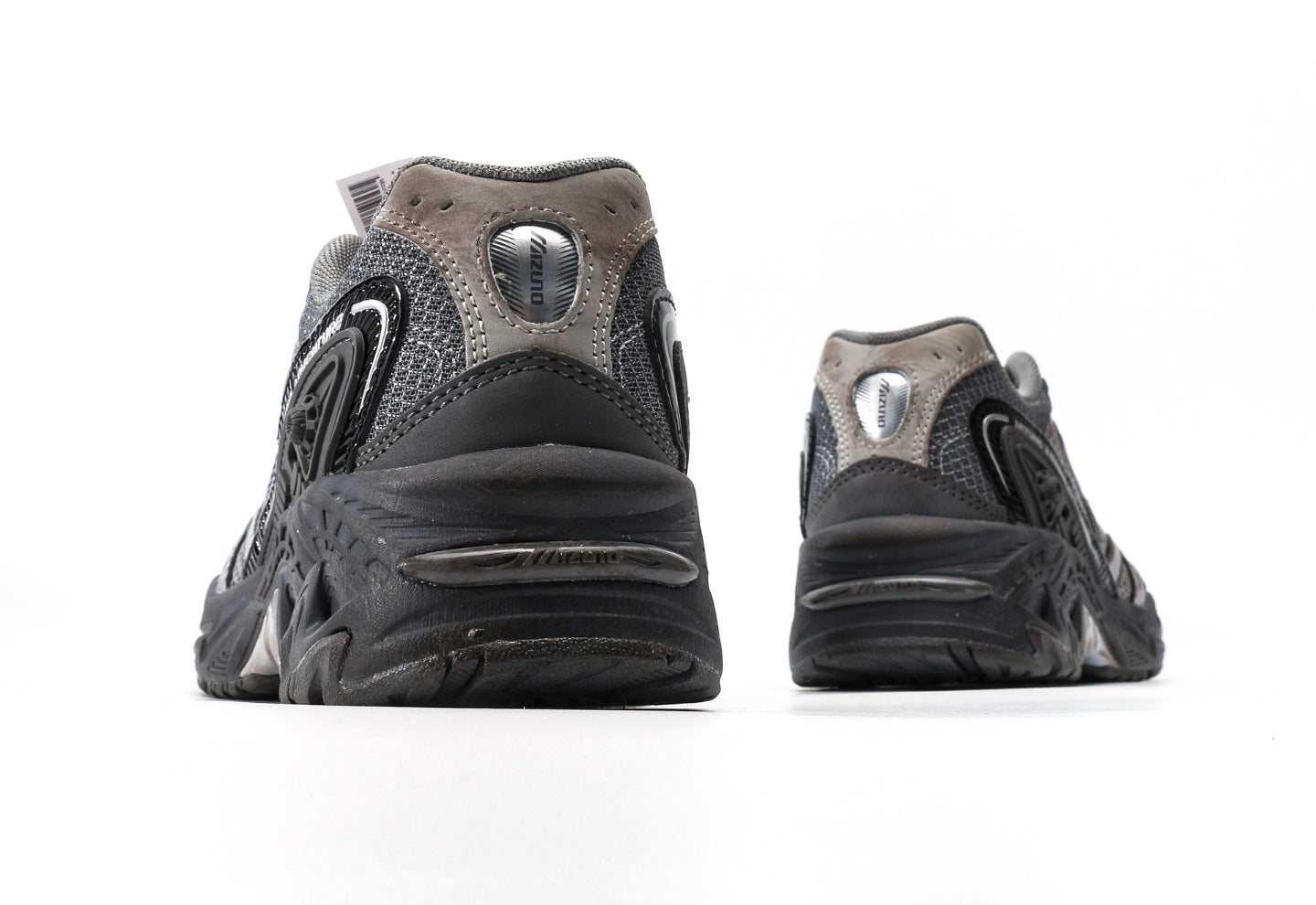 Mizuno Advtuenre Twe x Wandering Earth "Grey Silver"