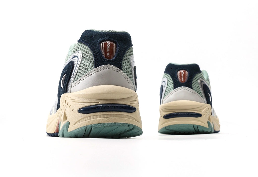 Mizuno Adventure "Off White Green"
