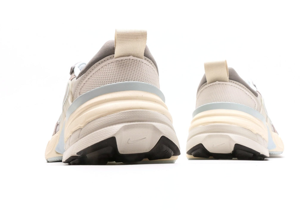 V2K Run "Light Bone Metallic Platinum"