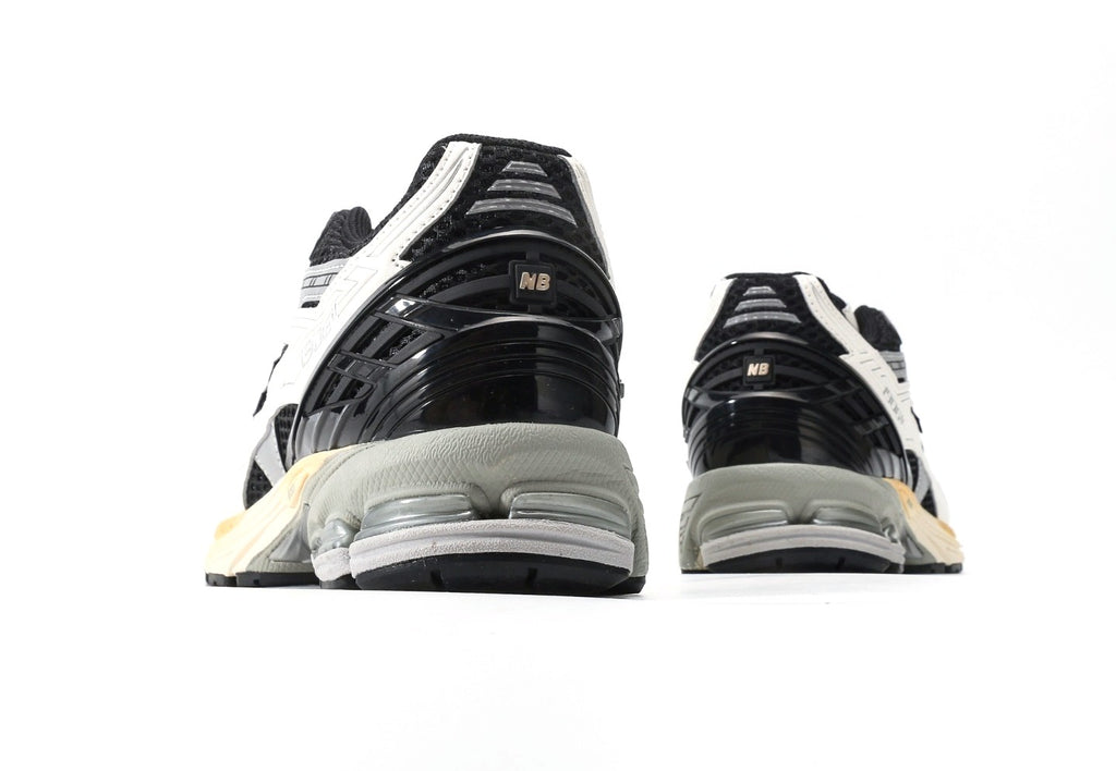New Balance 1906U "Black Sea Salt Magnet"