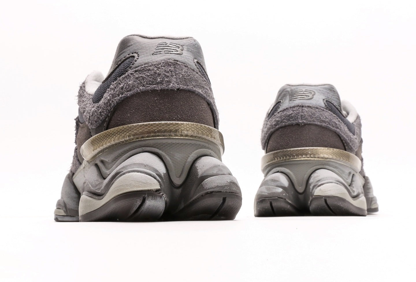 New Balance 9060 Magnet