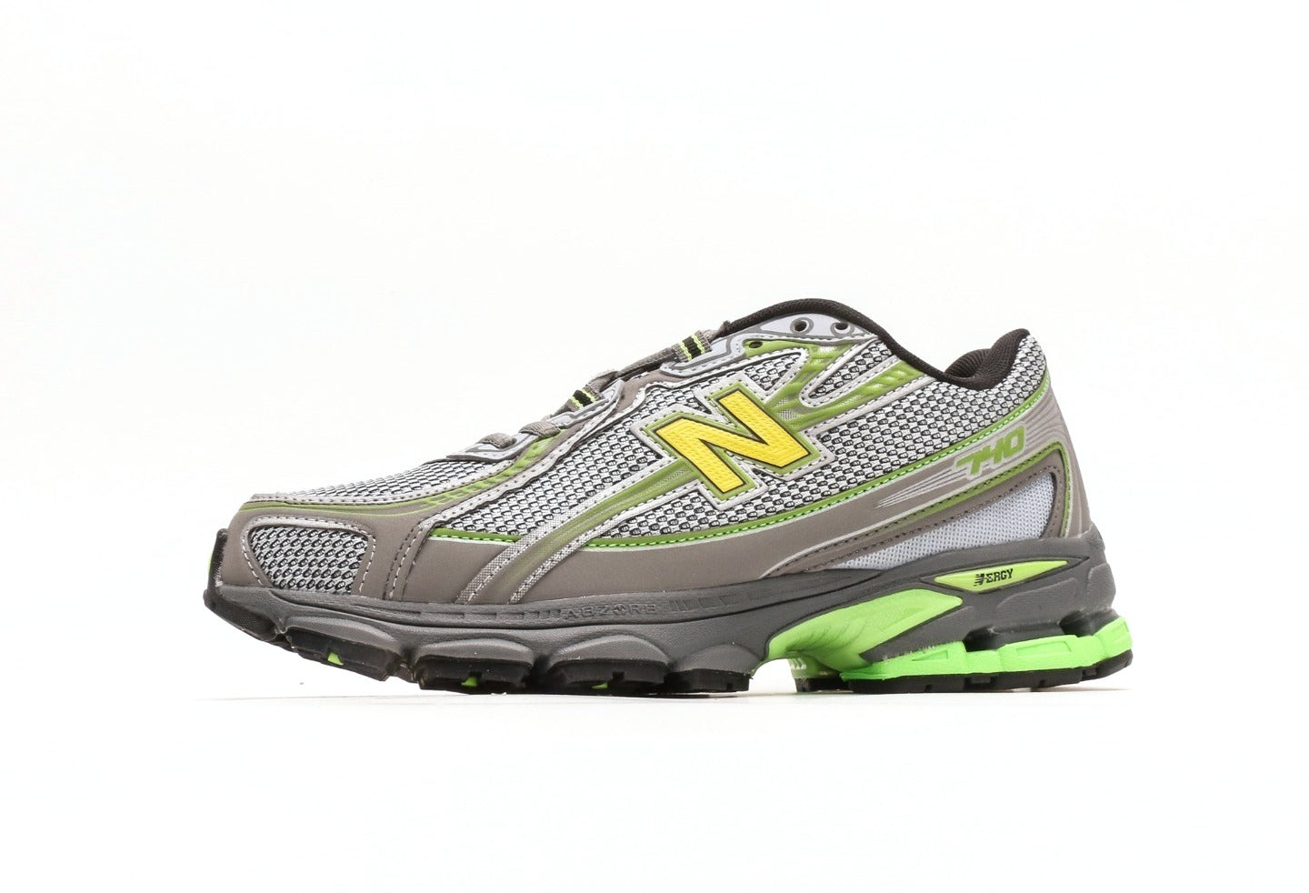 New Balance 740