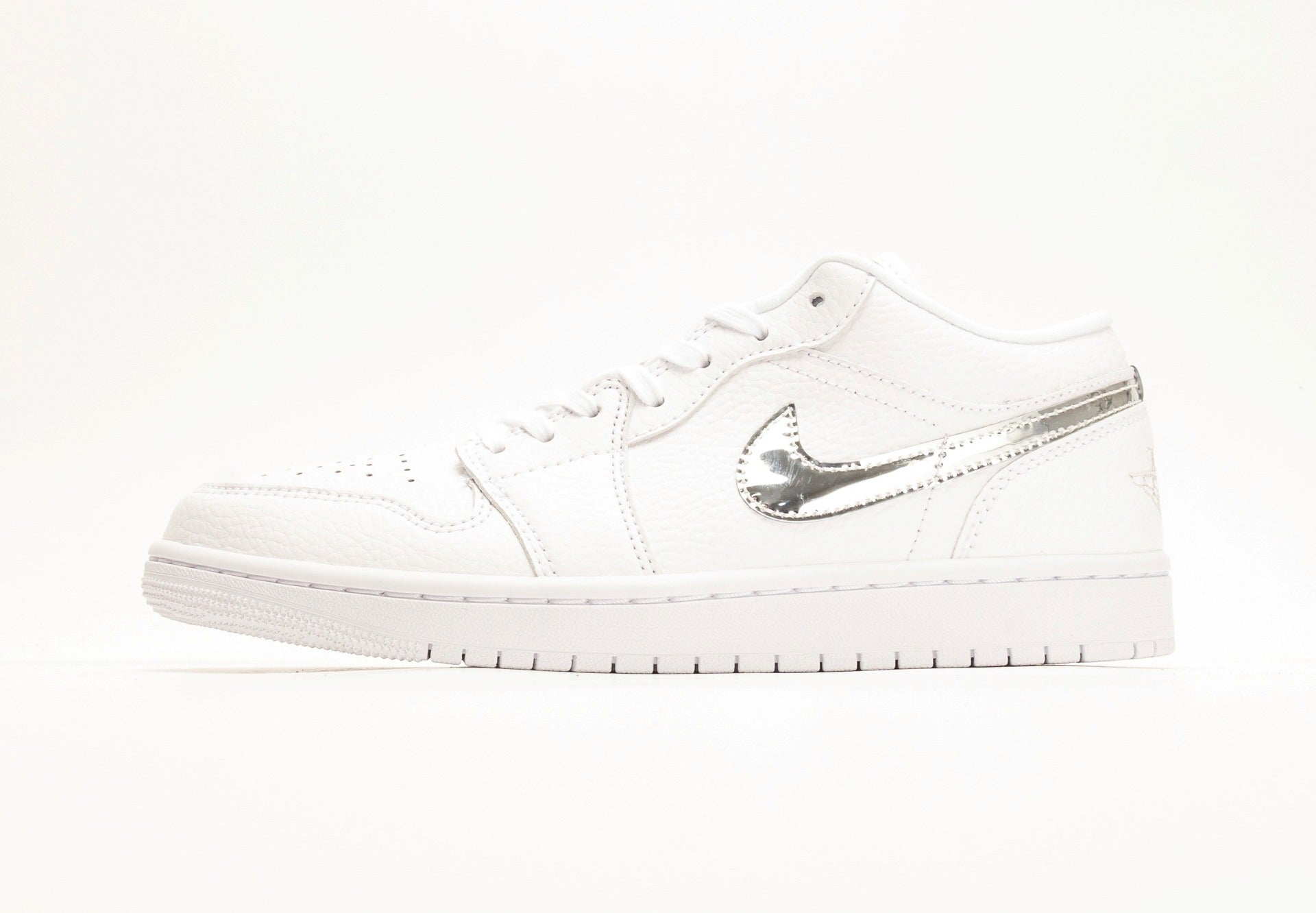 Air Jordan 1 Low SE White Metallic Silver