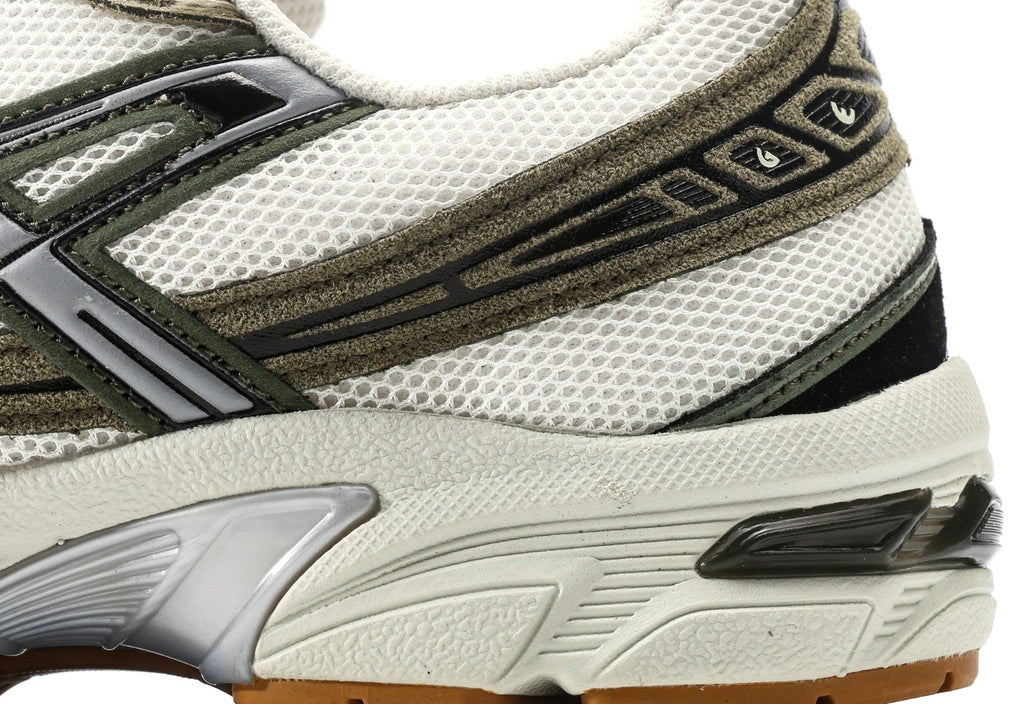 Gel-1130 "Pale Oak & Mantle Green"