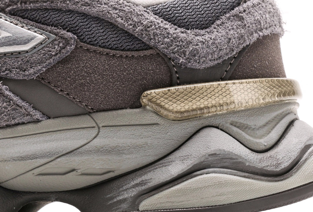 New Balance 9060 Magnet