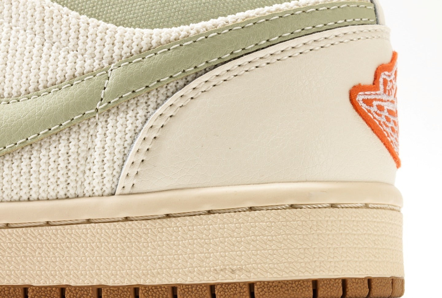 Air Jordan 1 Low SE "Sail/Olive Aura"