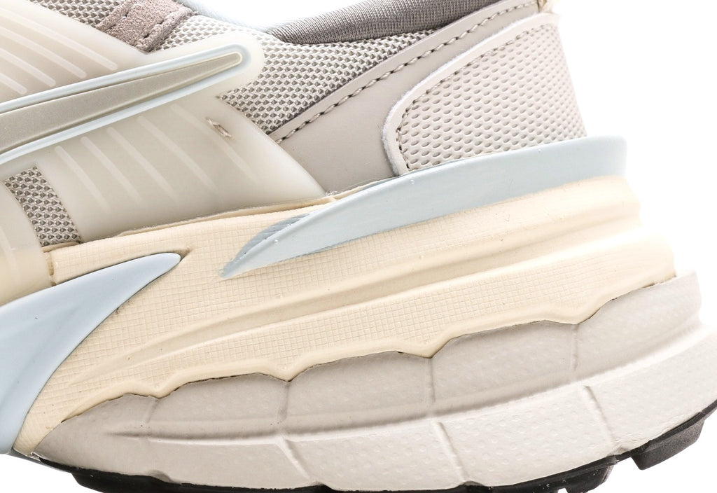 V2K Run "Light Bone Metallic Platinum"