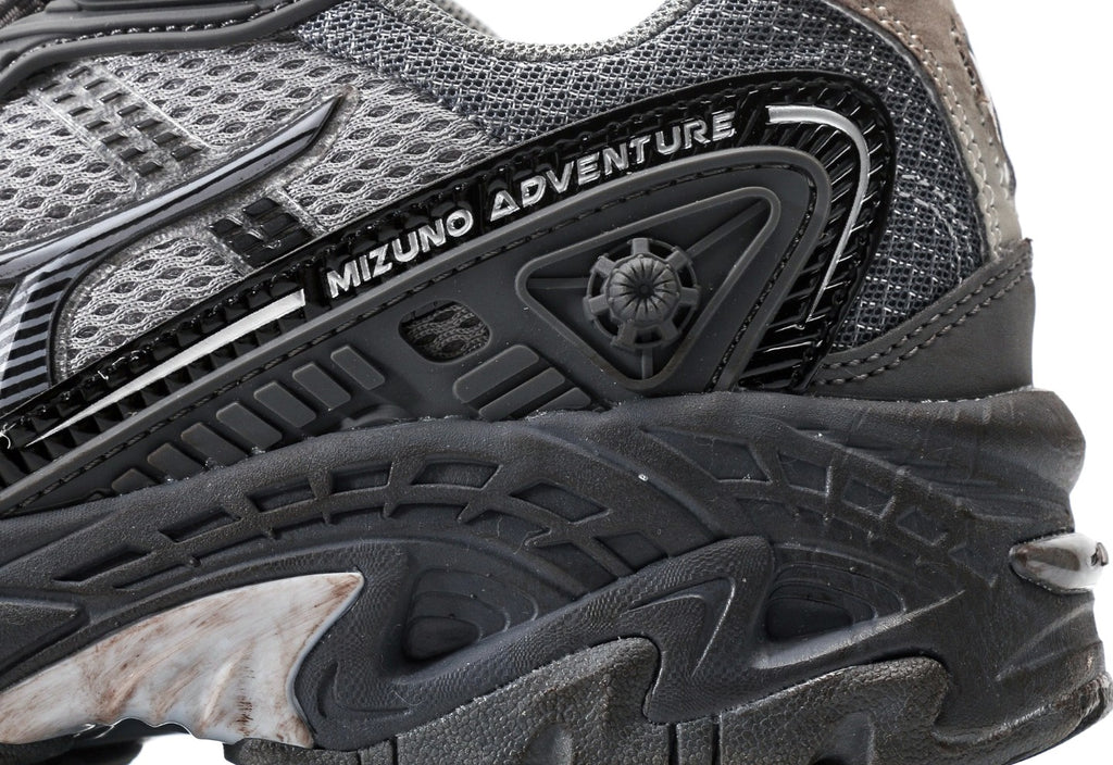 Mizuno Advtuenre Twe x Wandering Earth "Grey Silver"