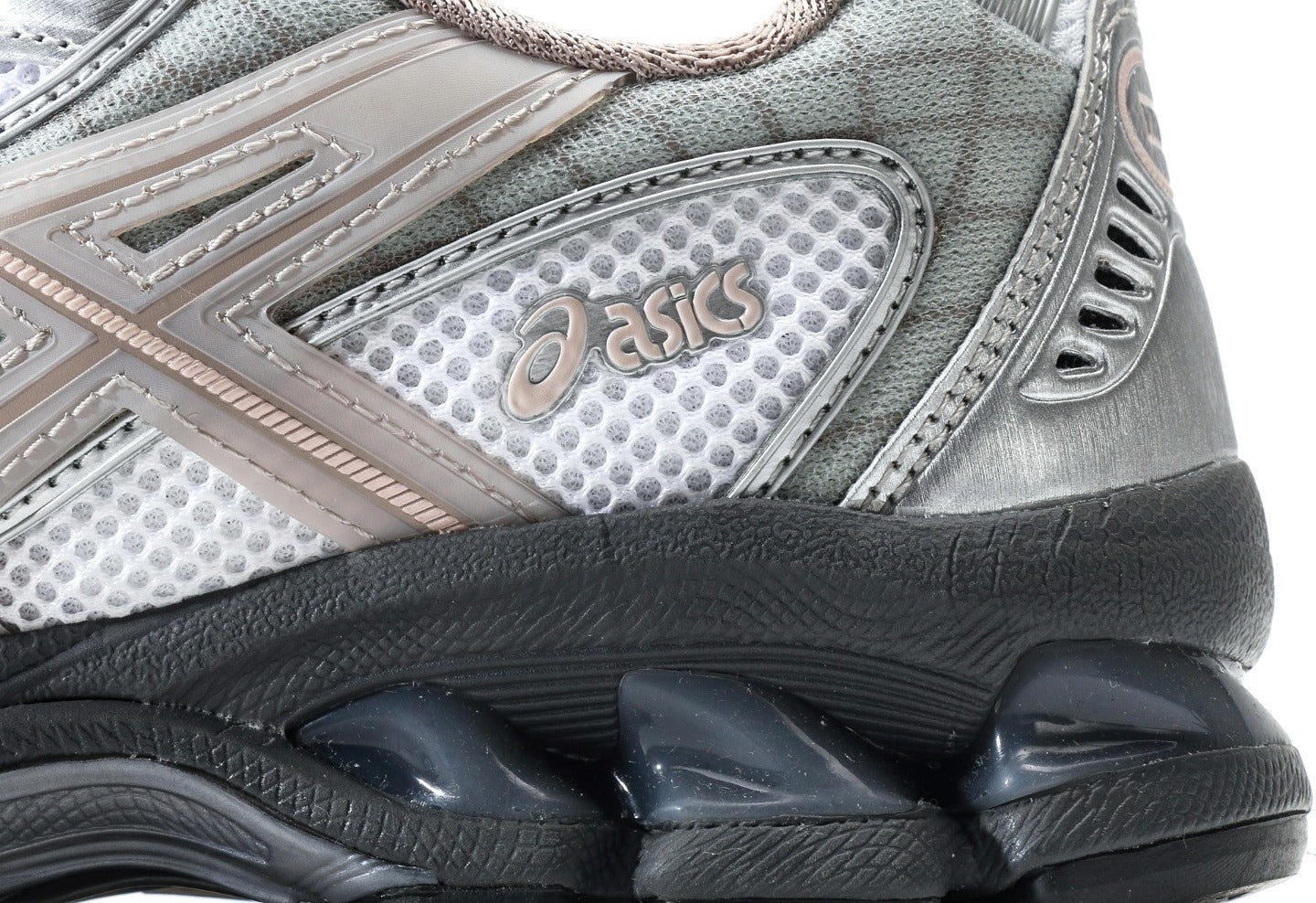 Gel-Nimbus 10.1 Kith White Morganite