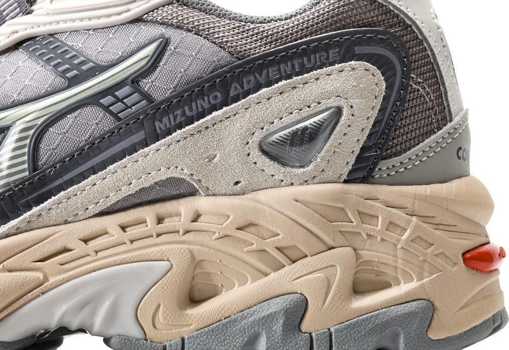 Mizuno Adventure Twe "Light Grey Orange"
