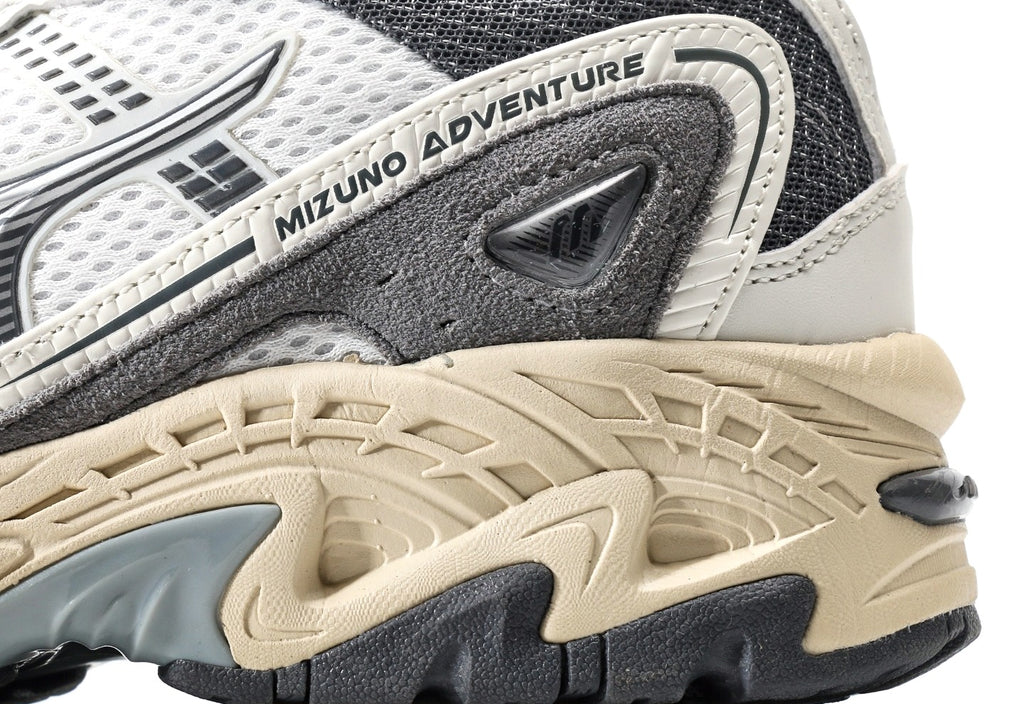Mizuno Adventure Twe