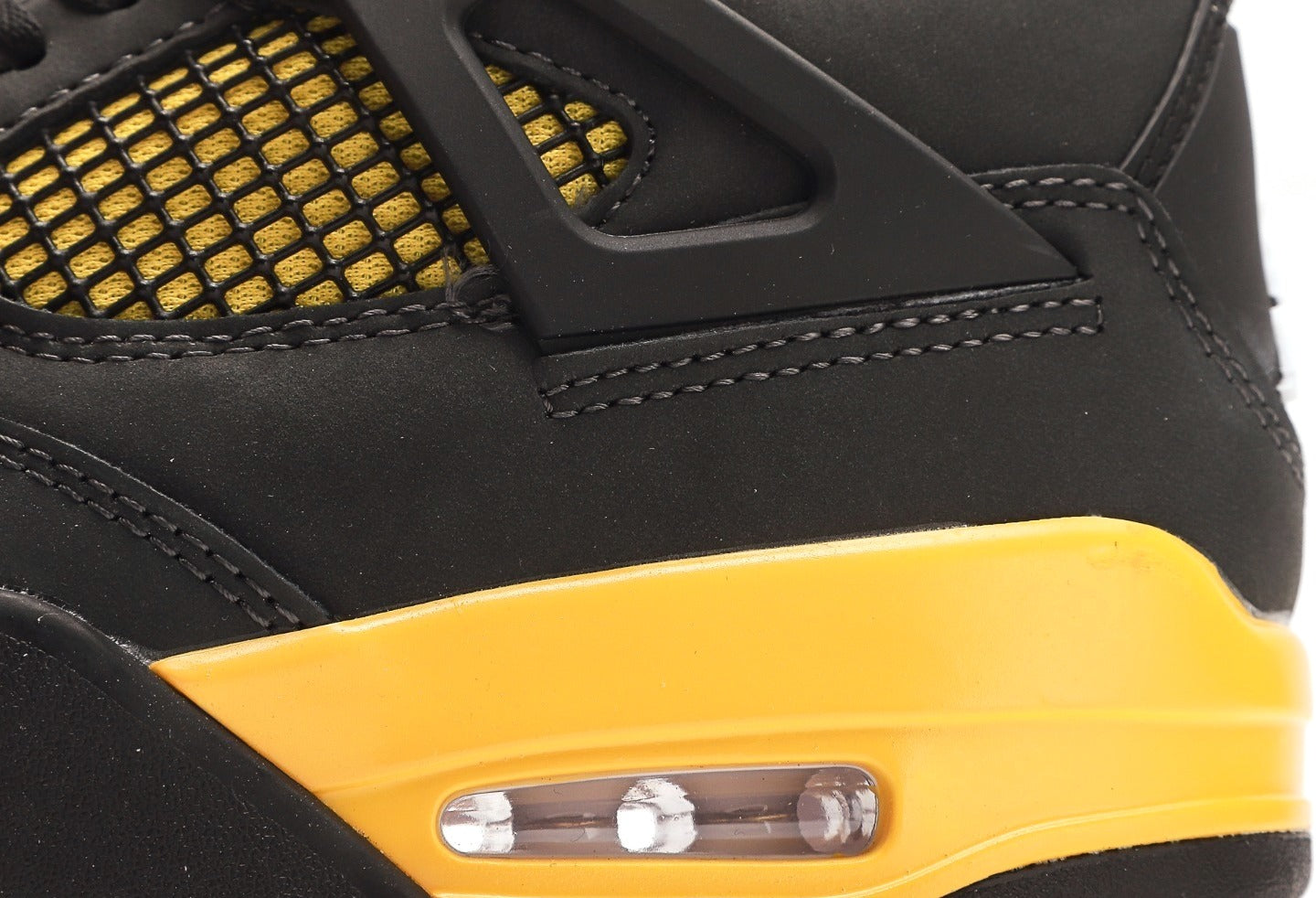 Air Jordan 4 Retro "Thunder"