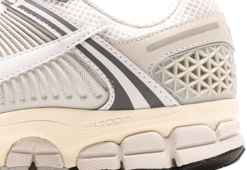 Zoom Vomero 5 "Platinum Tint"