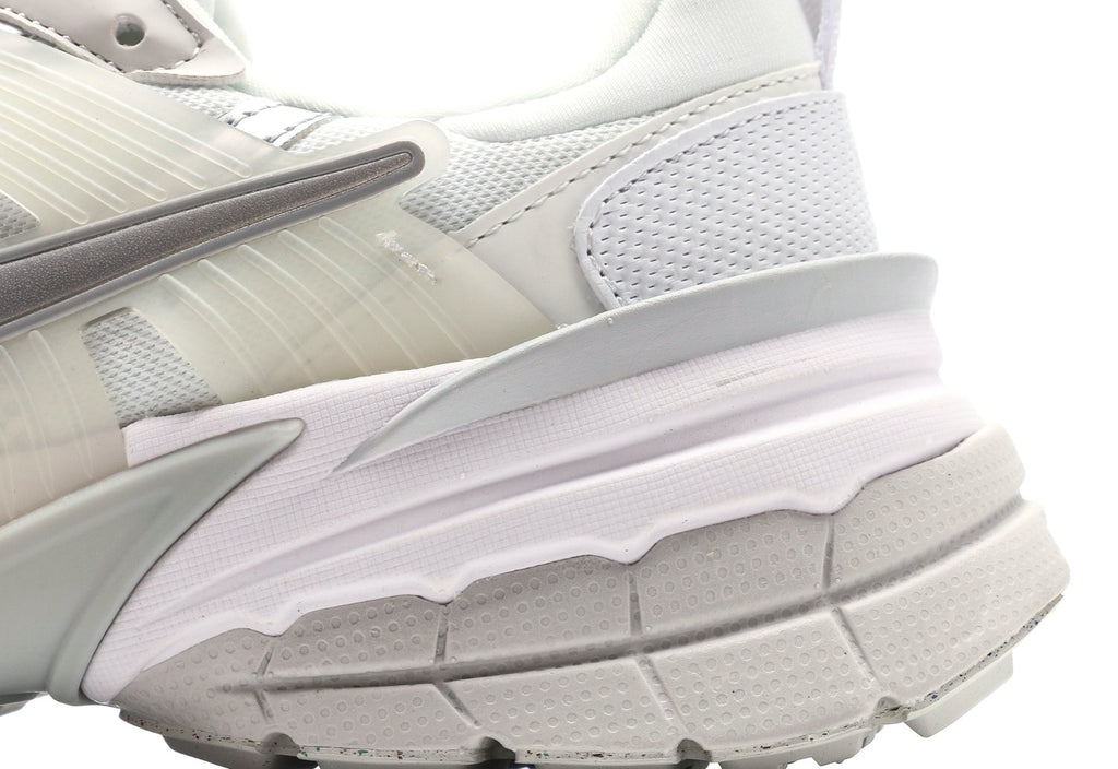 V2K Run "Metallic Silver White"