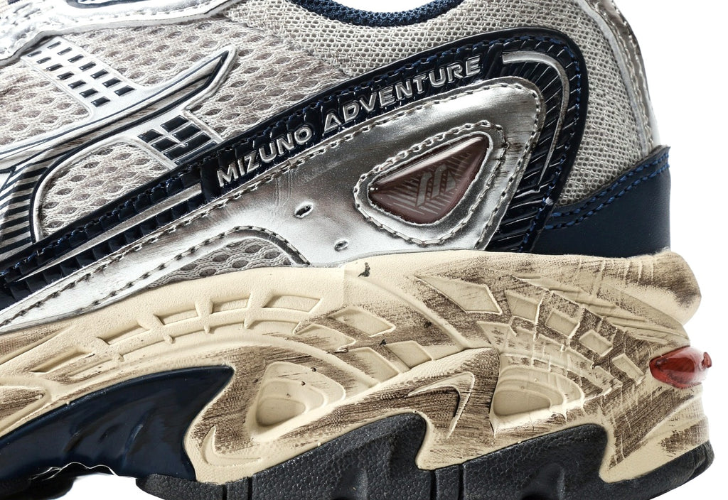 Mizuno Adventure "Silver Navy"