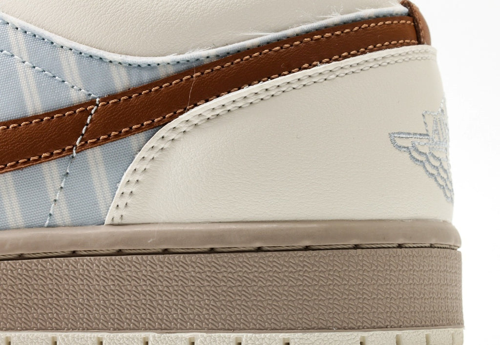 Air Jordan 1 Low SE "Pinstripes"