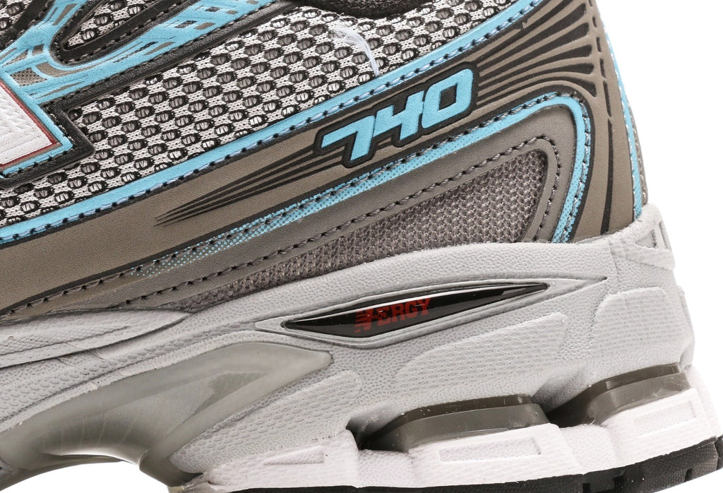 New Balance 740
