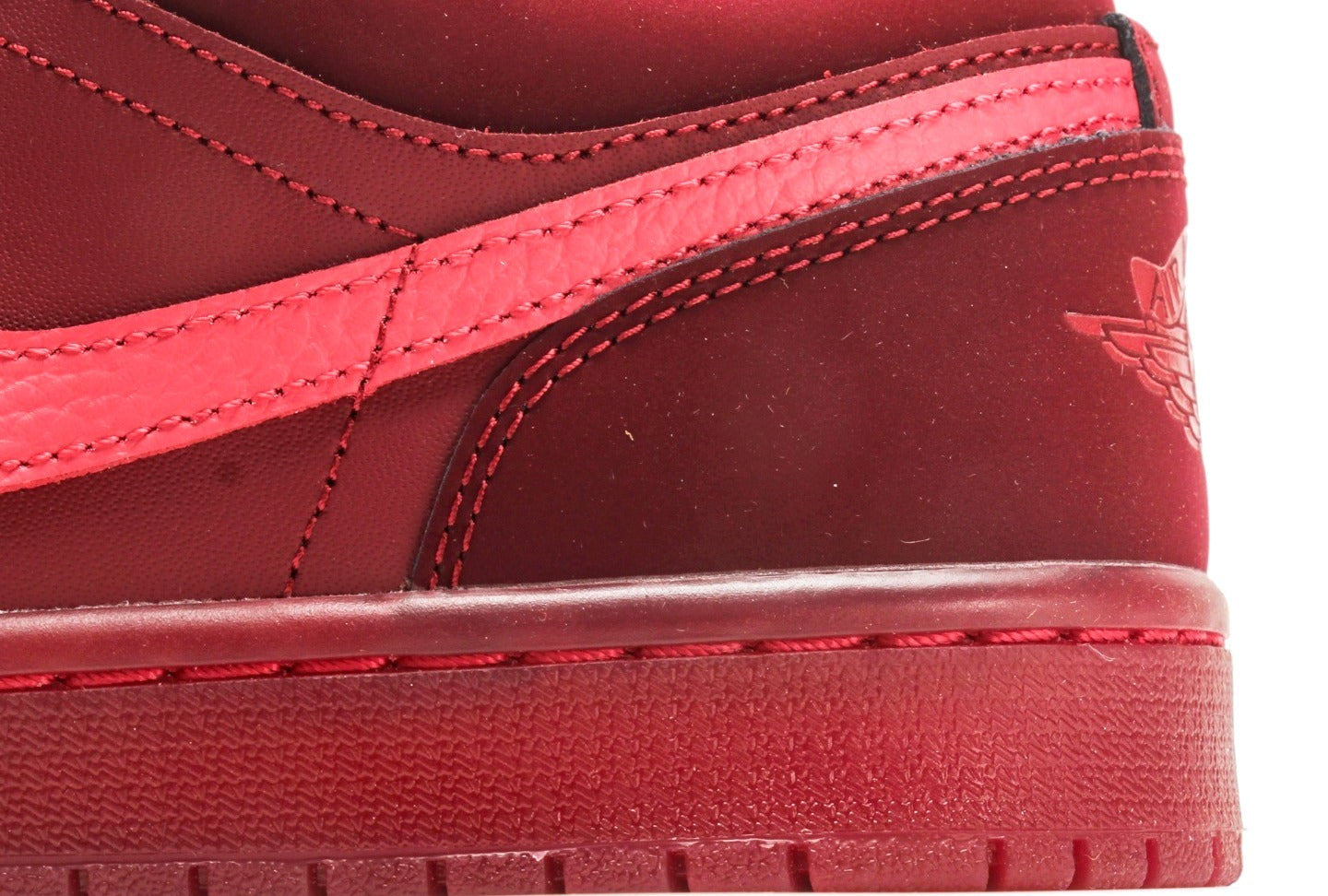 Air Jordan 1 Low SE Valentine's Day