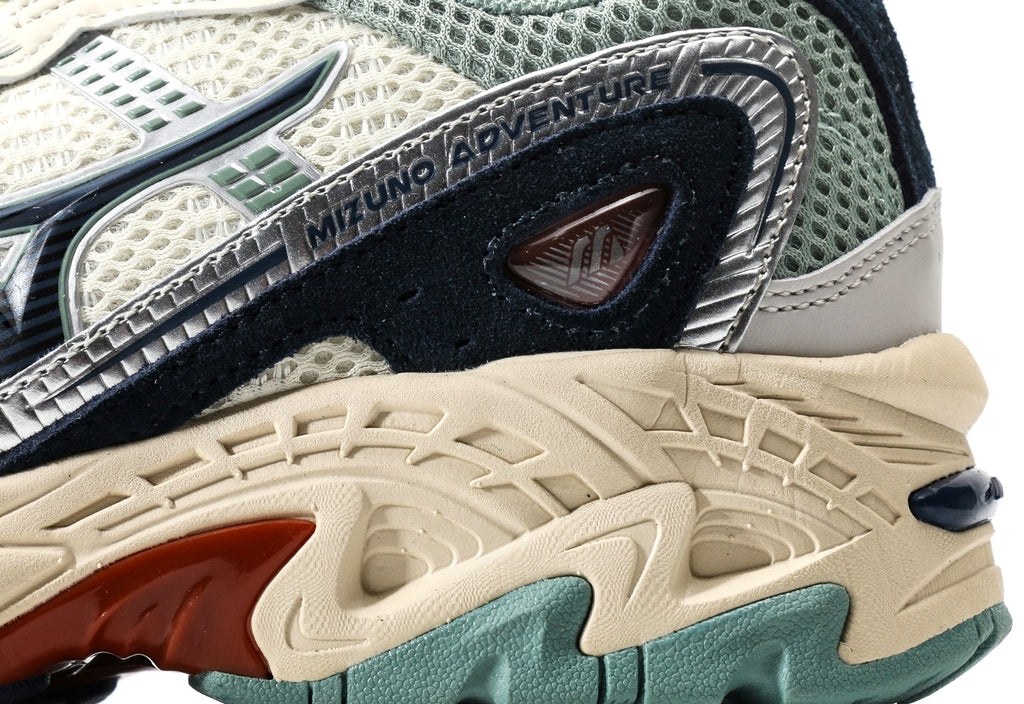 Mizuno Adventure "Off White Green"