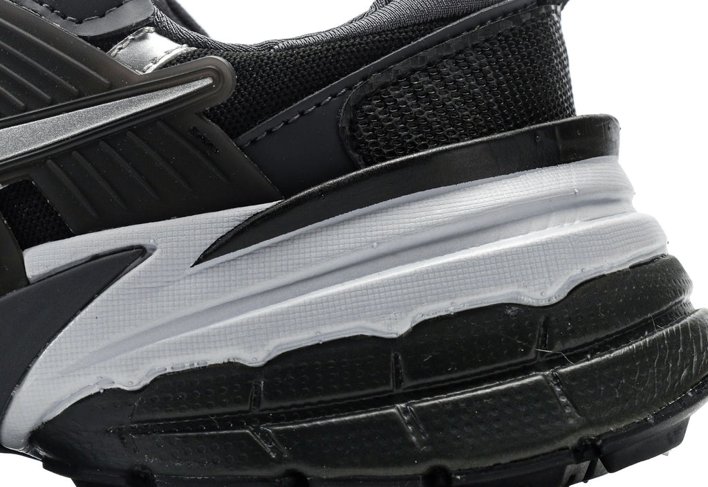 V2K Run "Black Metallic Silver"