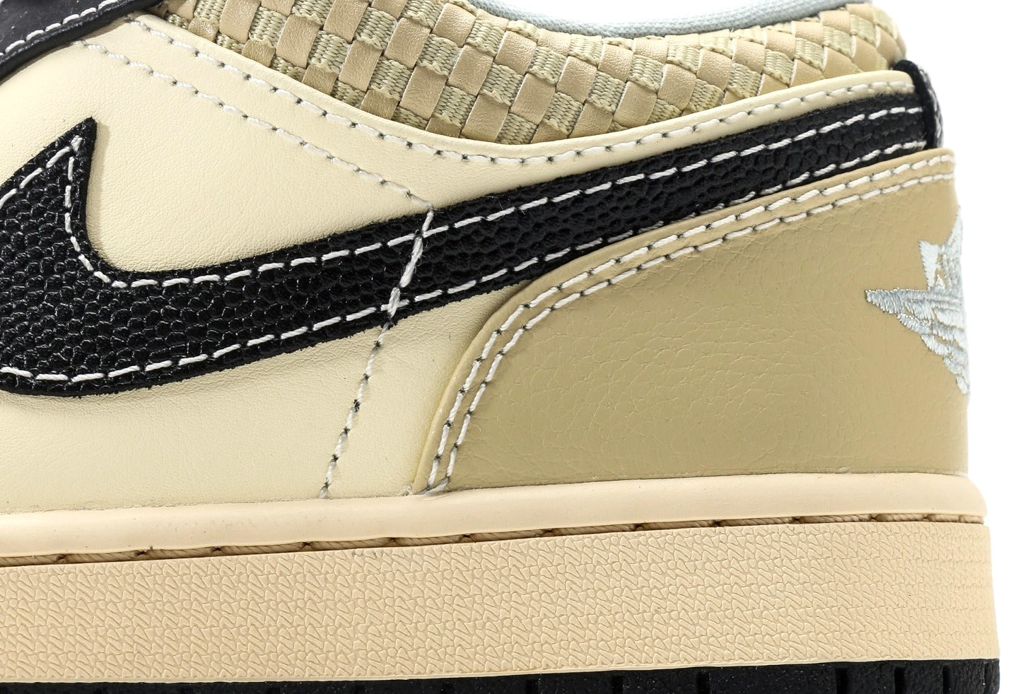Air Jordan 1 Low SE "Coconut Milk Black"