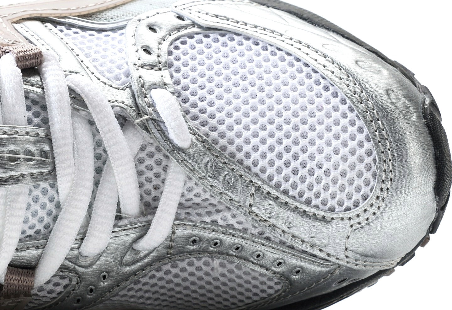 Gel-Nimbus 10.1 Kith White Morganite