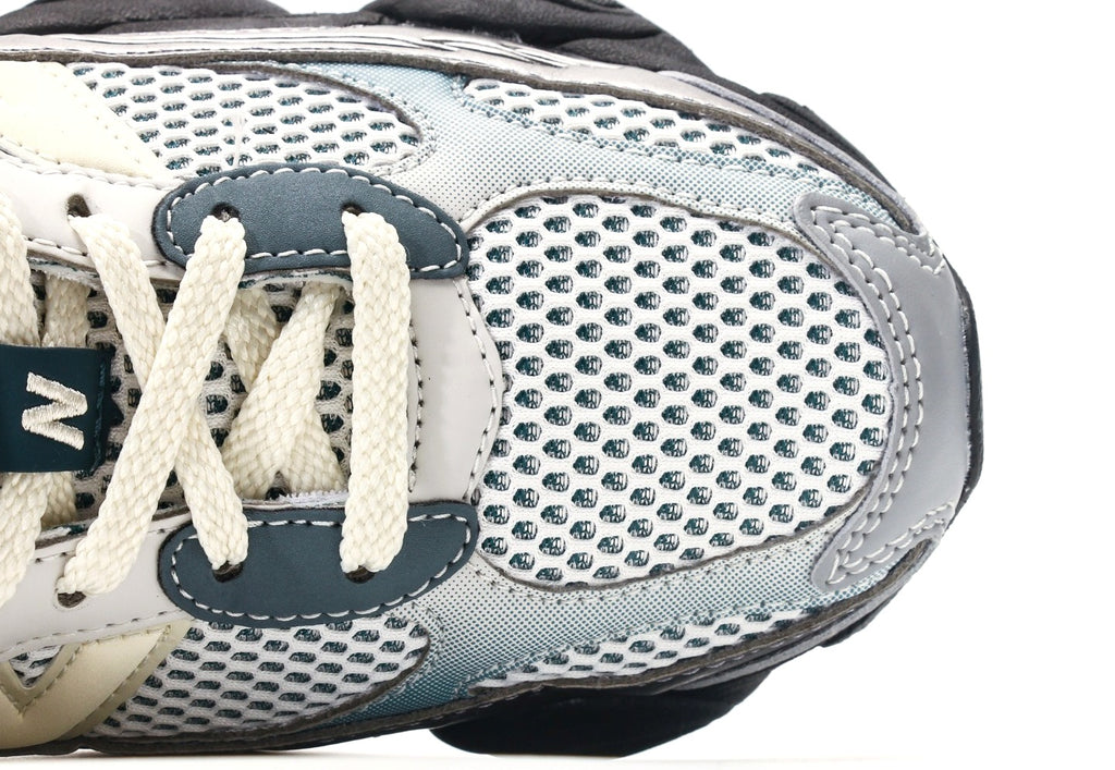 New Balance 9060 in Metallic Silver Black