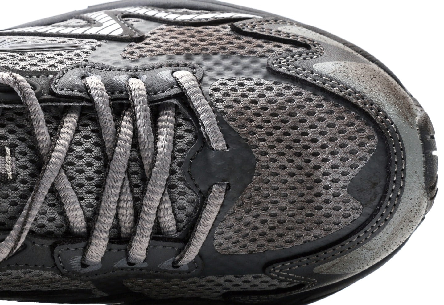 Mizuno Advtuenre Twe x Wandering Earth "Grey Silver"