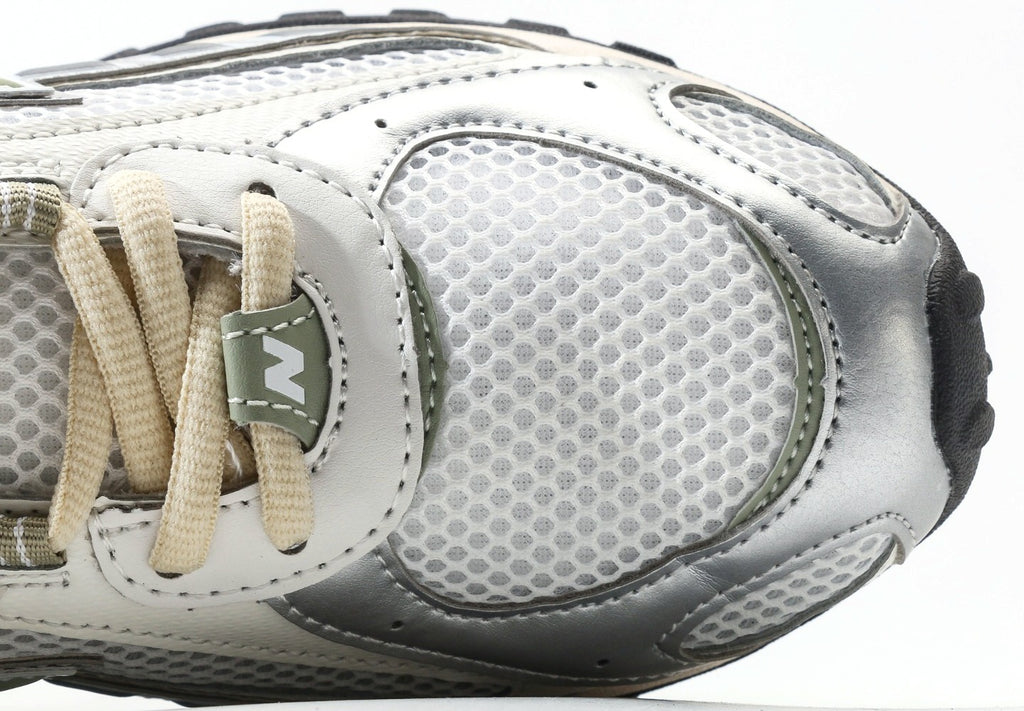New Balance 204L Silver Metallic Sage Green