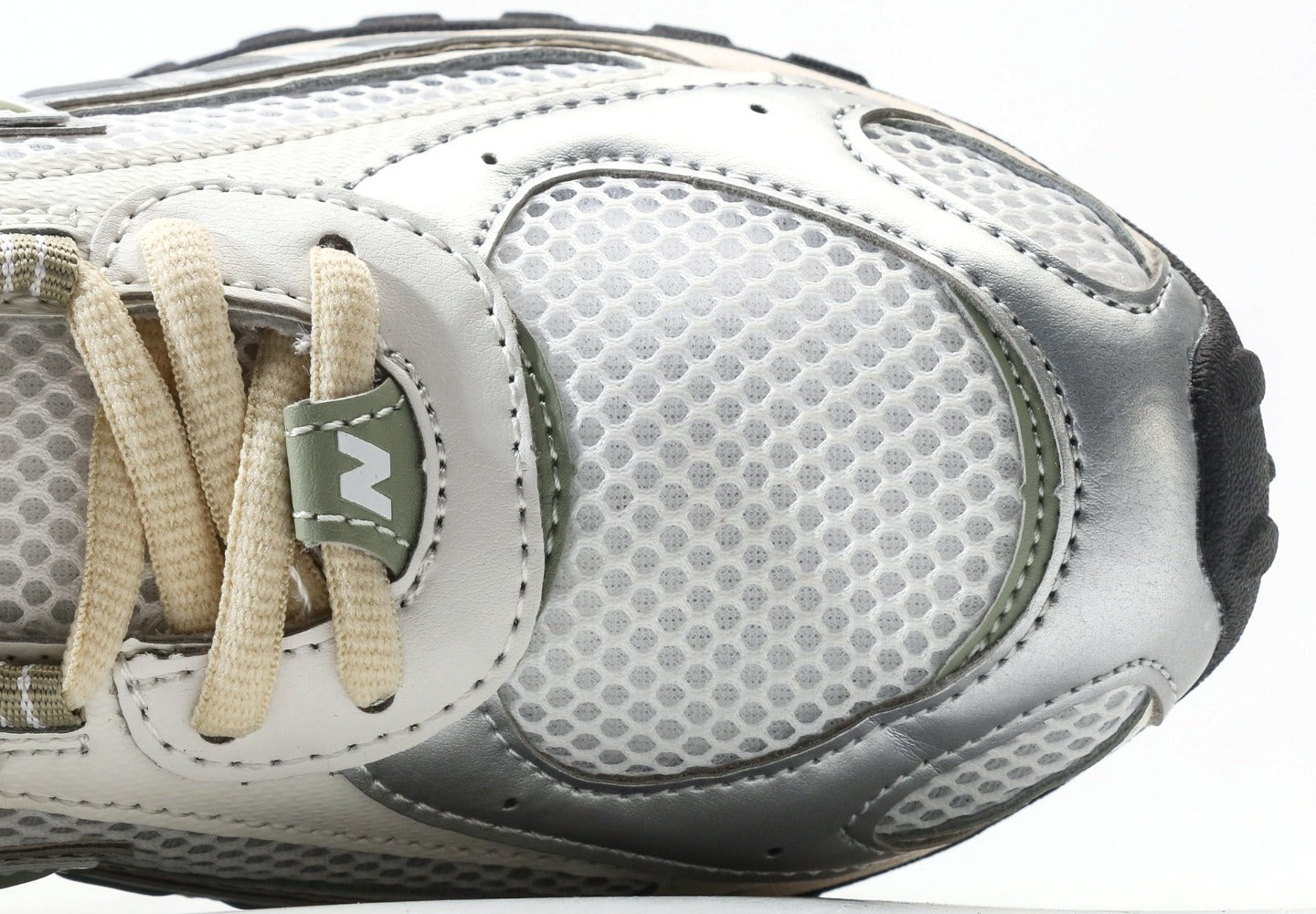 New Balance 204L Silver Metallic Sage Green